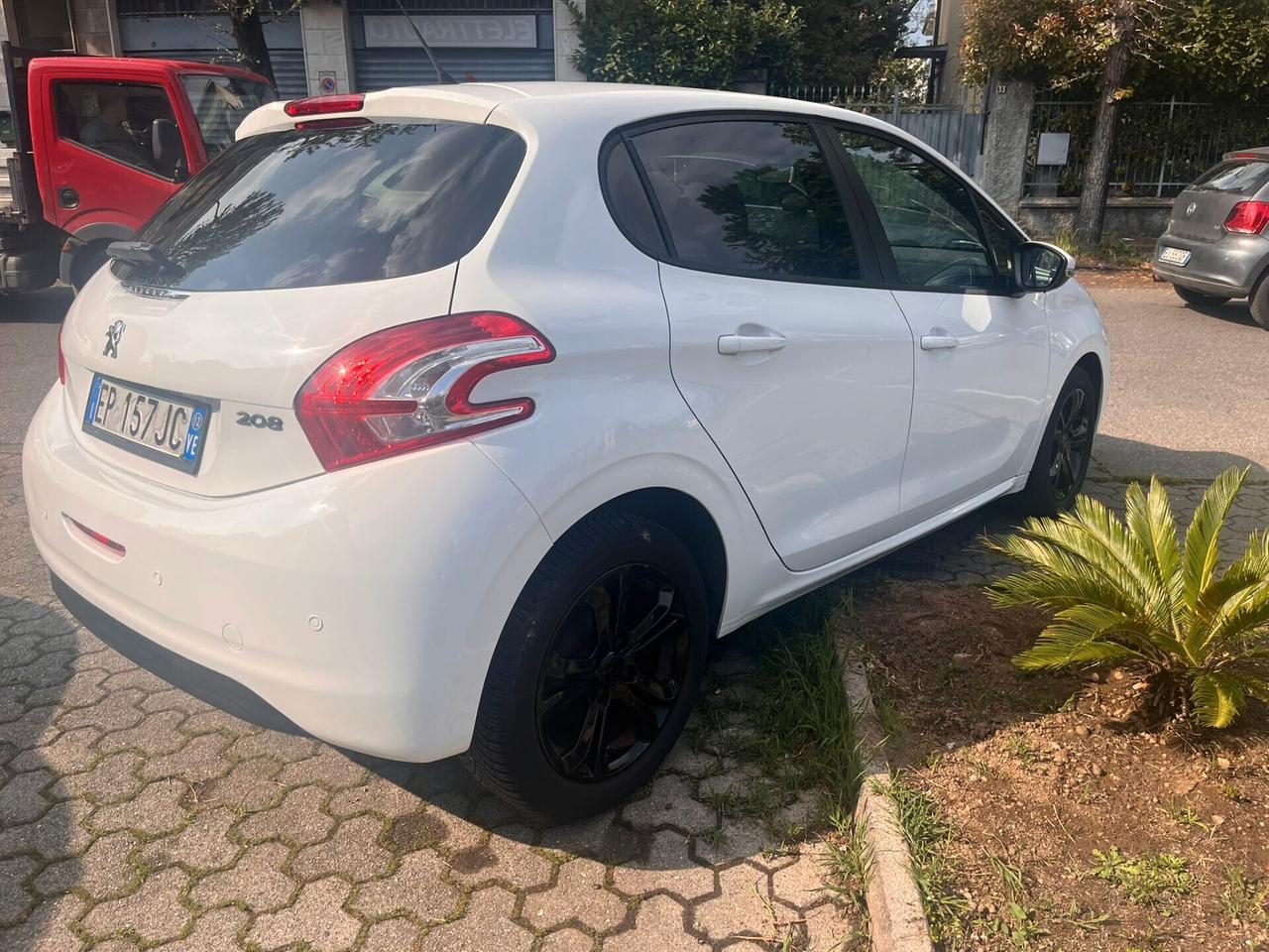 Peugeot 208 1.2 VTi 82 CV 5 porte Allure - 2012