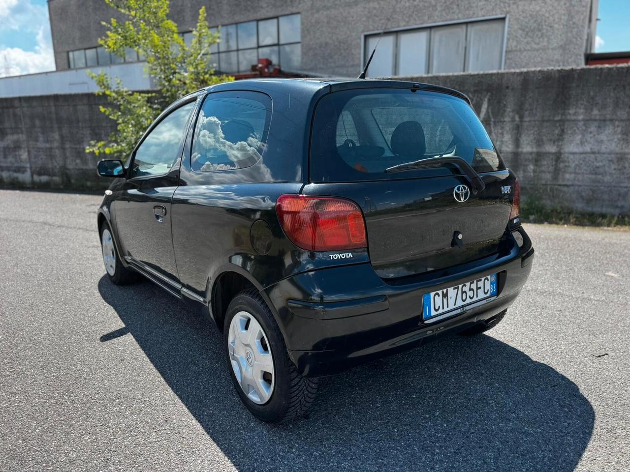 Toyota Yaris 1.3i 16V cat 3 porte Sol
