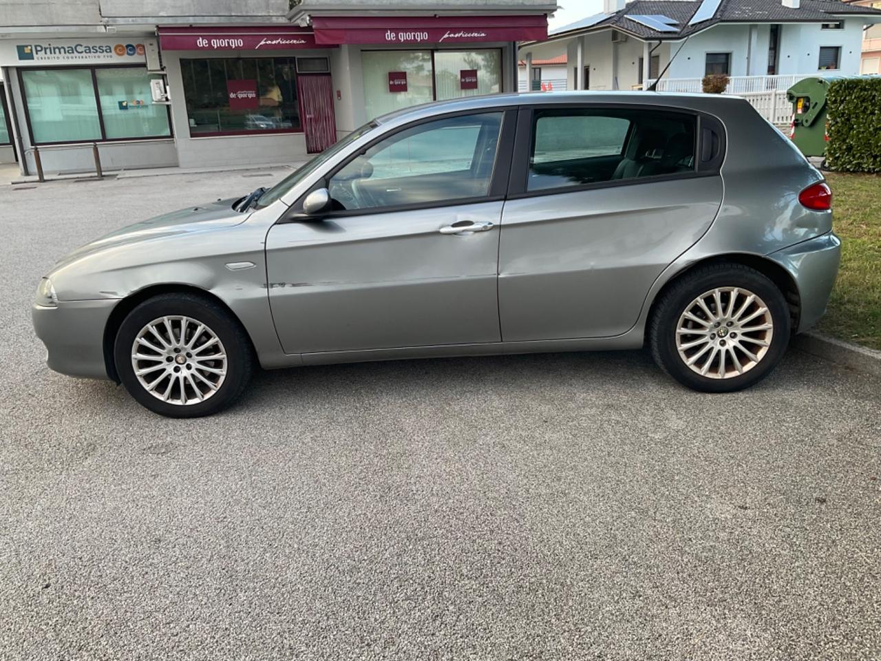 Alfa Romeo 147 1.6i 16V Twin Spark cat 5p. Progression