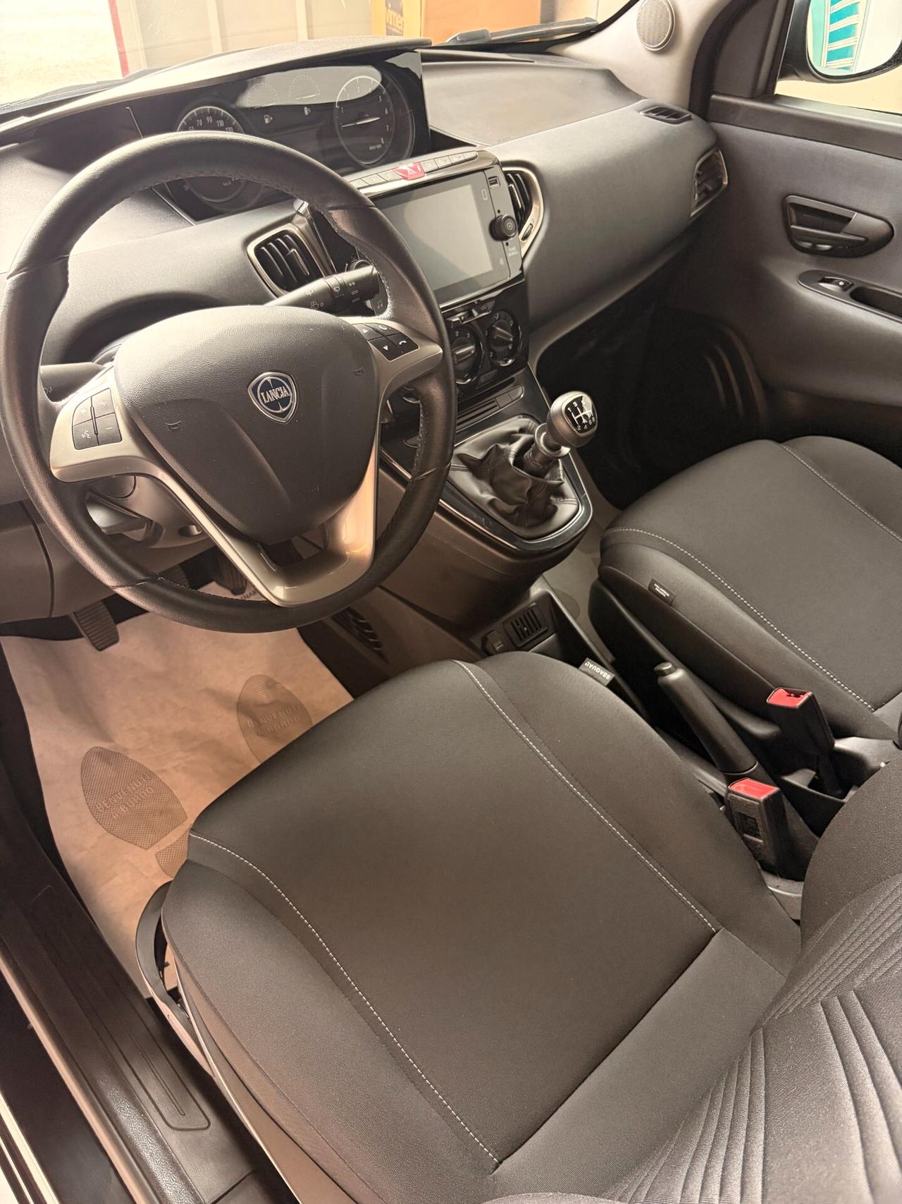 Lancia Ypsilon 1.0 FireFly 5 porte S&S Hybrid Gold