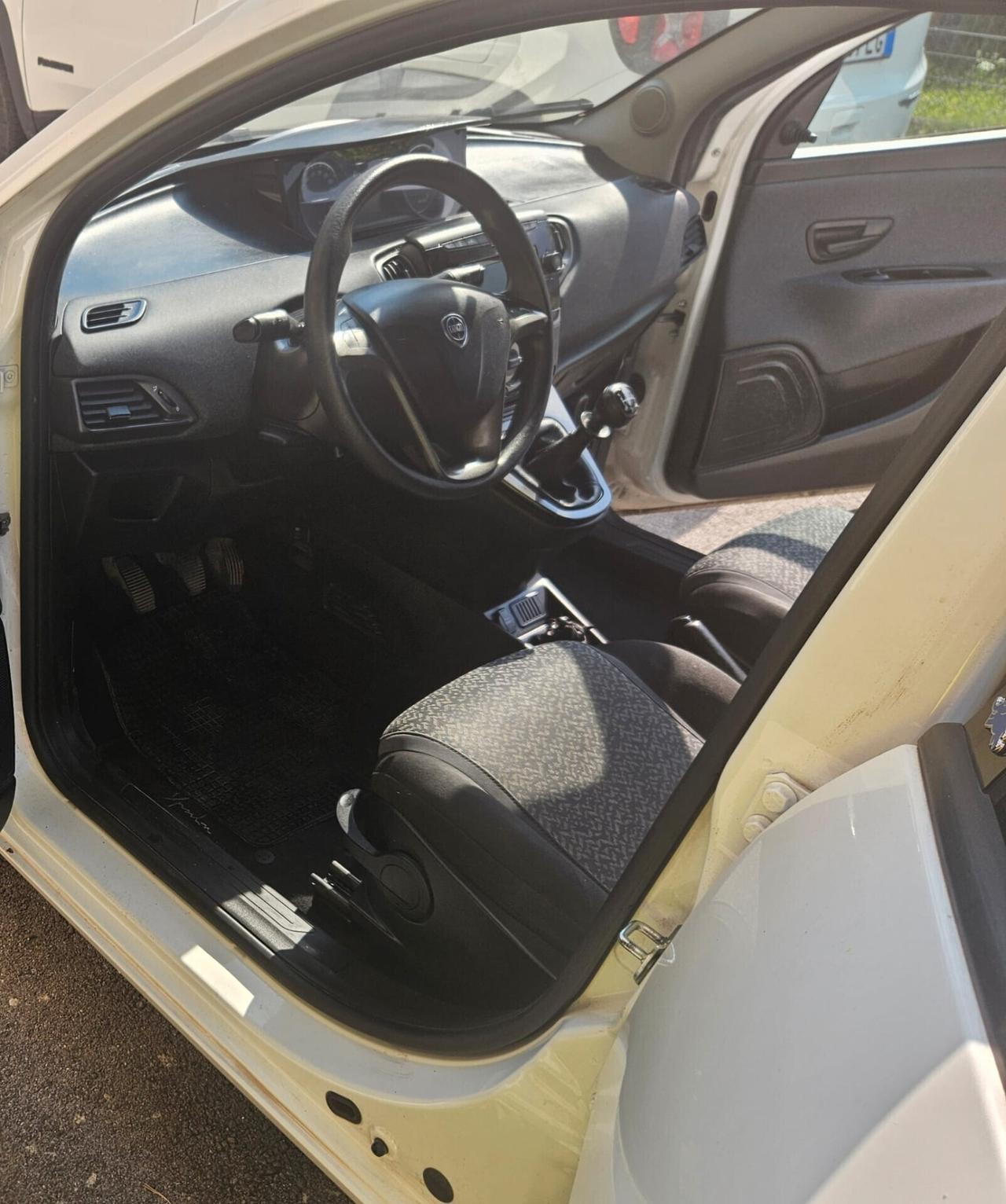 Lancia Ypsilon 1.2 69 CV 5 porte GPL Ecochic Gold