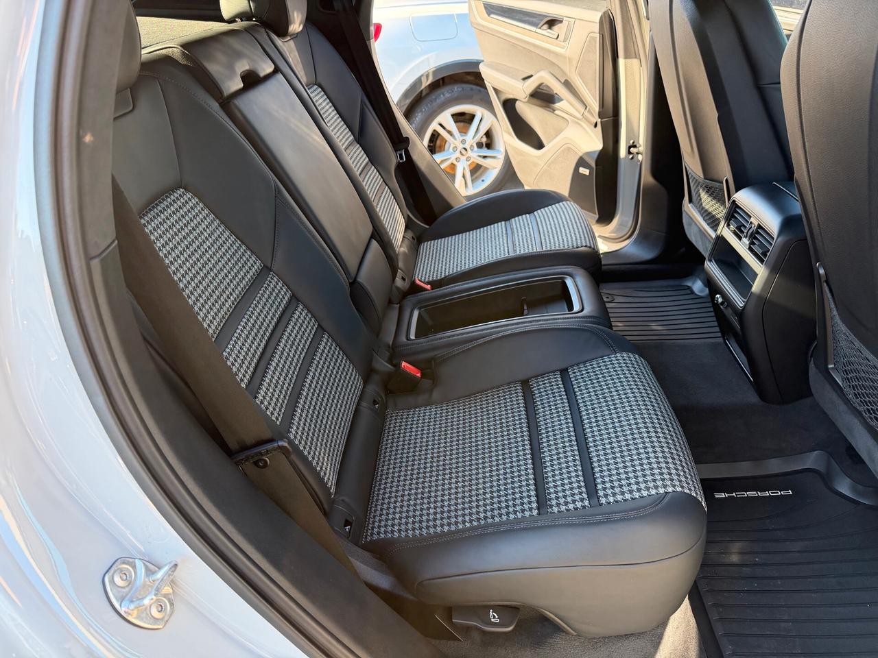 Porsche Cayenne Coupé 3.0 V6 E-Hybrid/4STERZ/DISPL. PASSEGPACK SPORT