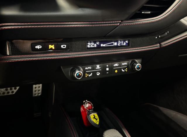 FERRARI F8 Tributo"SPEDIZIONE SU RICHIESTA IN TUTTO IL MONDO"