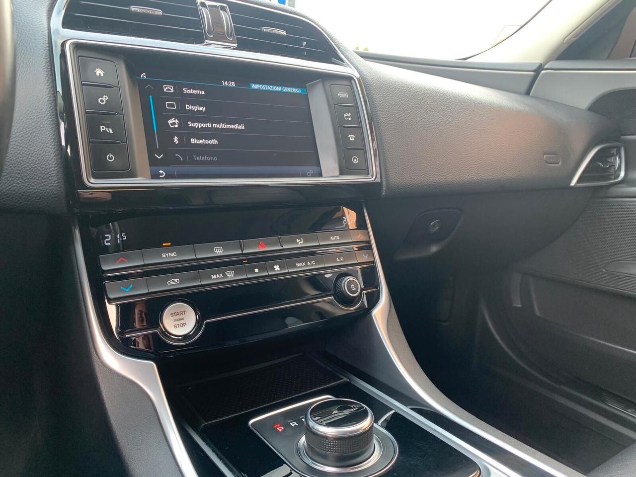 Jaguar XE 2.0 D 180 CV autom. Ok catena