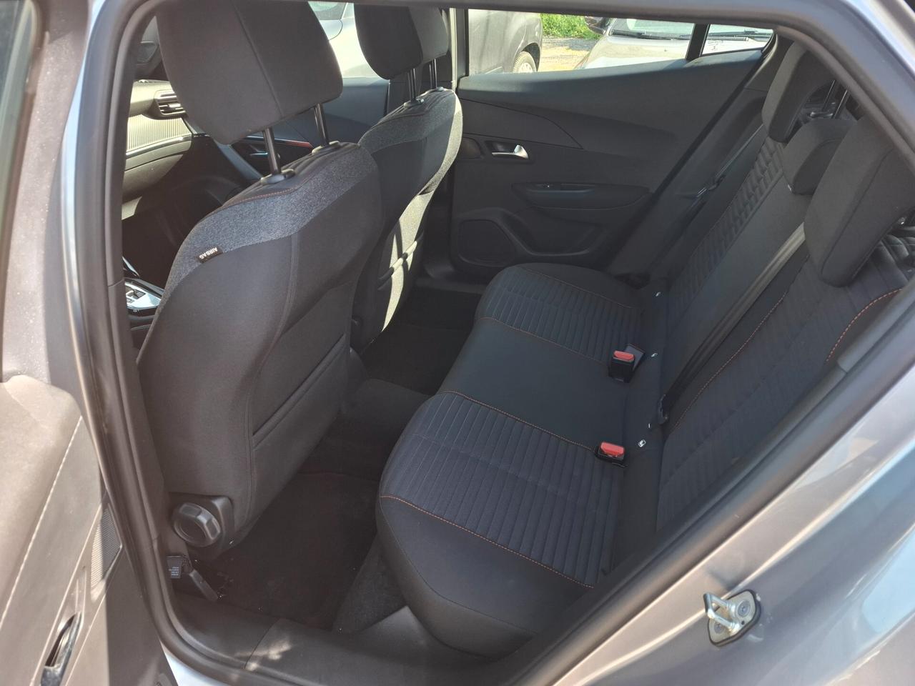Peugeot 2008 1.2 benzina 130cv anno 2023