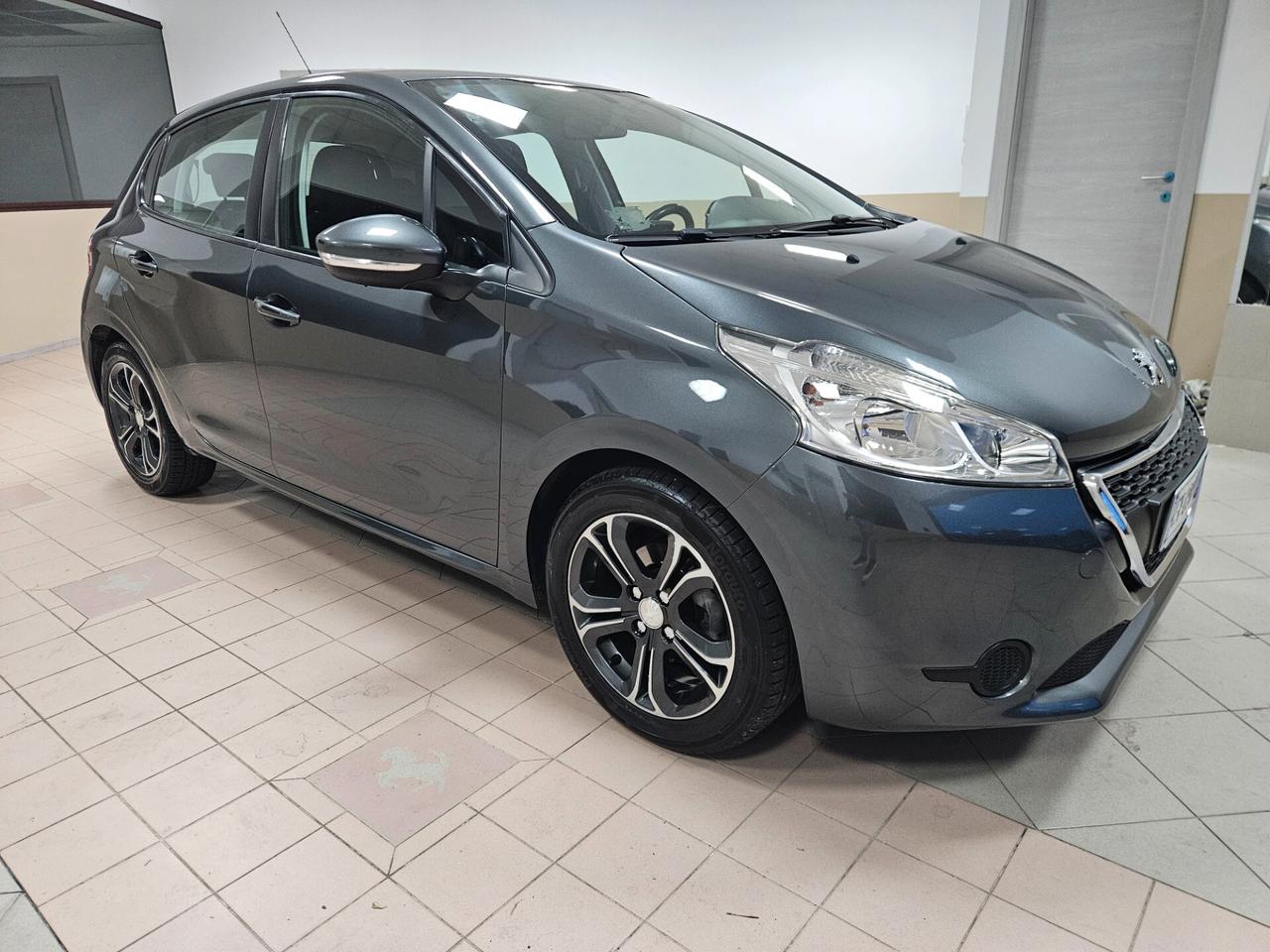 Peugeot 208 1.4 HDi 68 CV 5 porte Allure