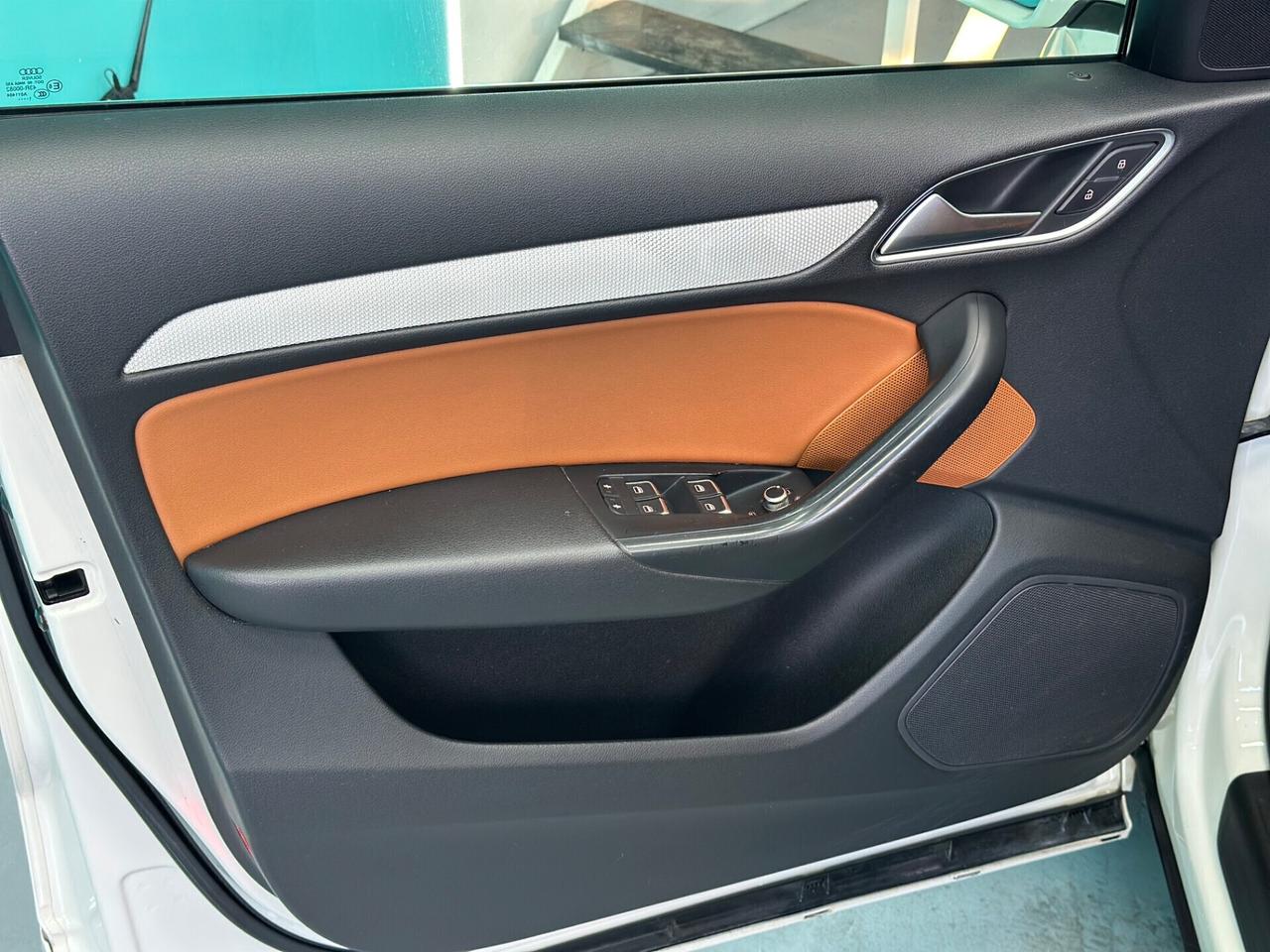 Audi Q3 2.0 tdi 177 CV s-line permute