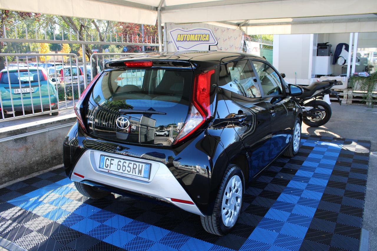 Toyota Aygo Connect 1.0 VVT-i 72 CV 5 porte x-clusiv