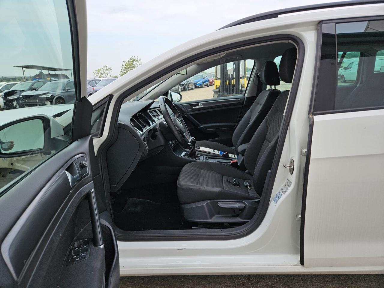 Volkswagen Golf Variant 1.6 tdi 115cv INCIDENTATA