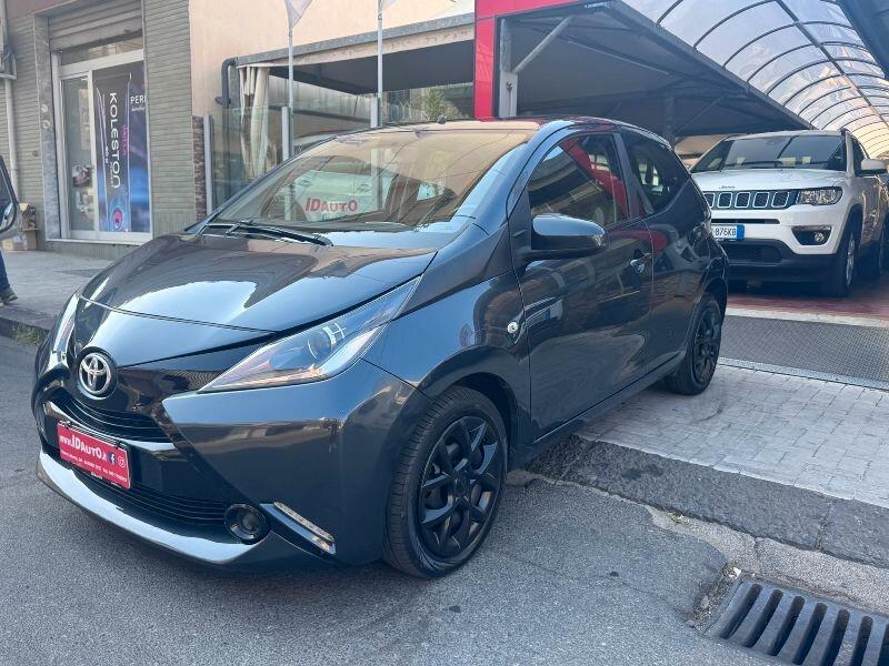 Toyota Aygo 1.0 VVT-i 69 CV 5 porte x-black