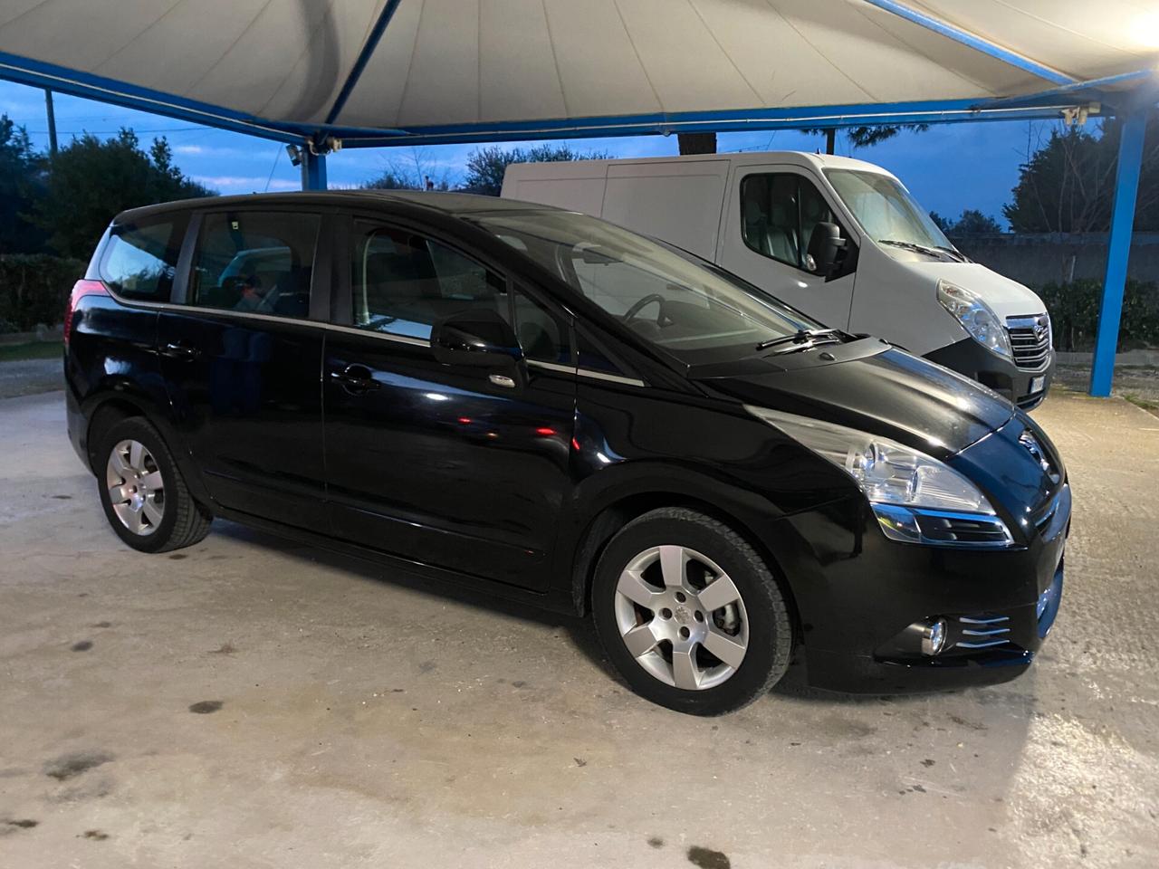 Peugeot 5008 1.6 HDi 112CV Activ--- 7 POSTI---KM CERTIFICATI