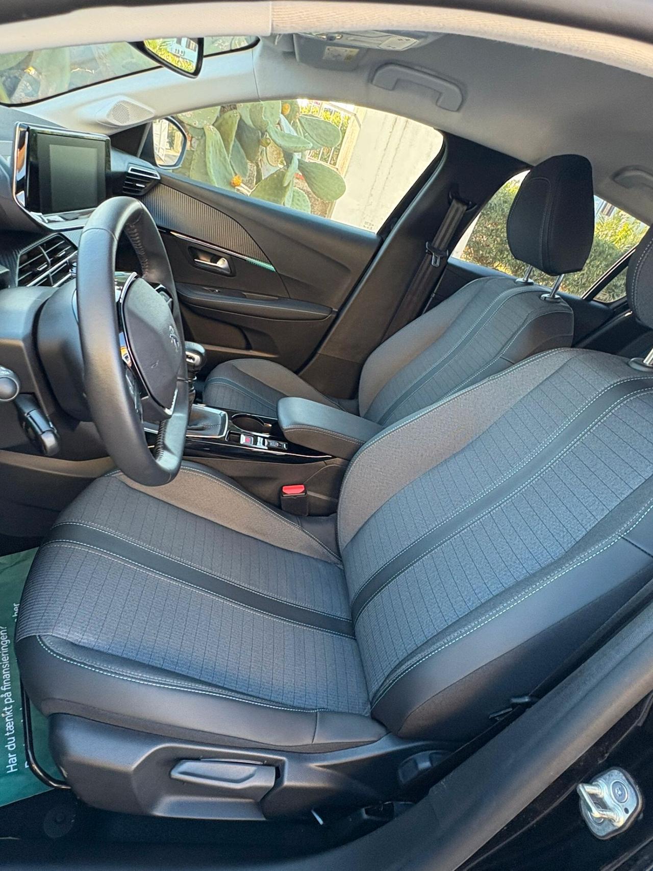 Peugeot 208 PureTech 1.2 LIKE 100