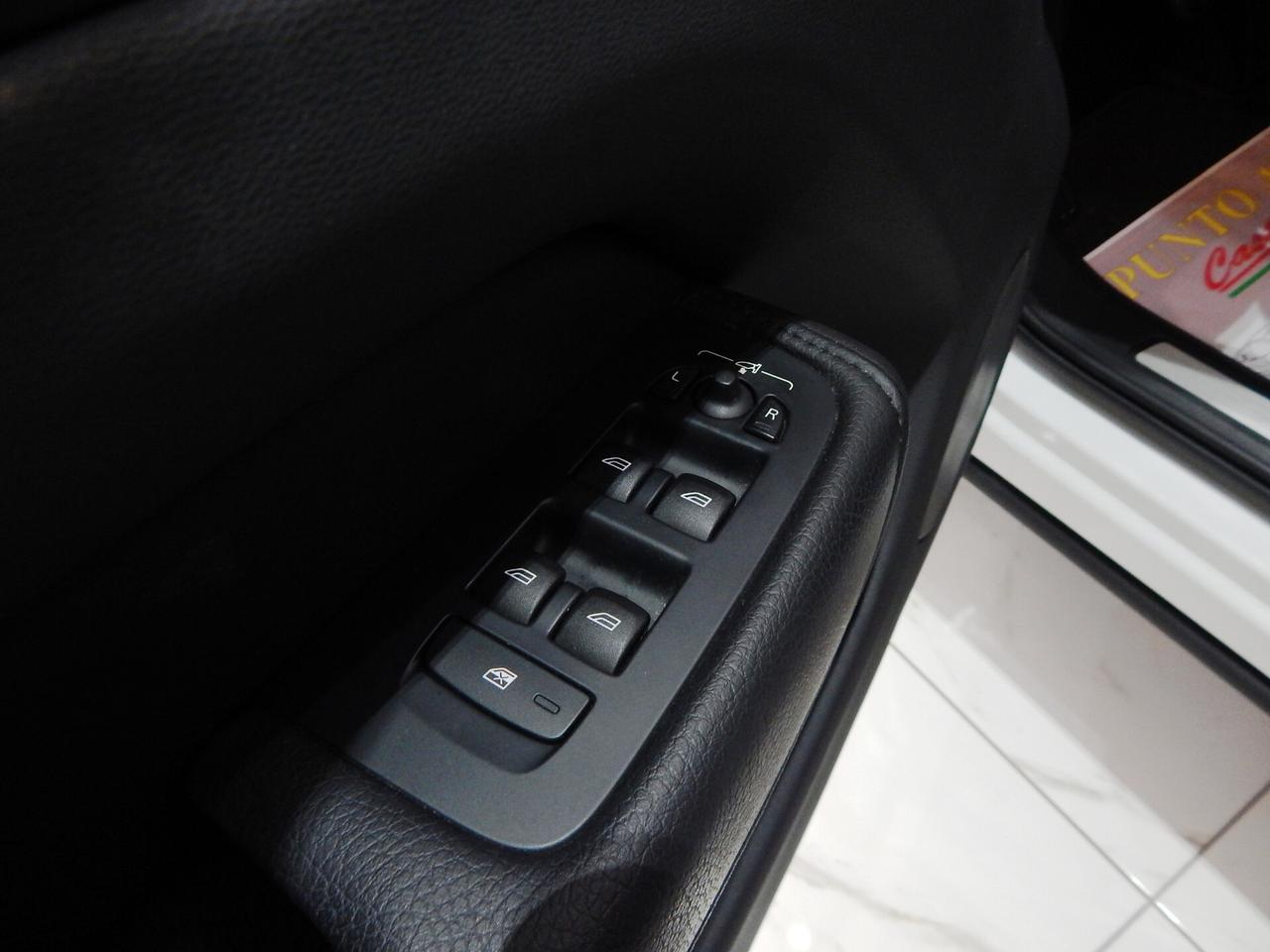 Volvo XC60 2.0 b4 Plus Bright Pro Aut. TETTO-NAVI-PELLE-PARK