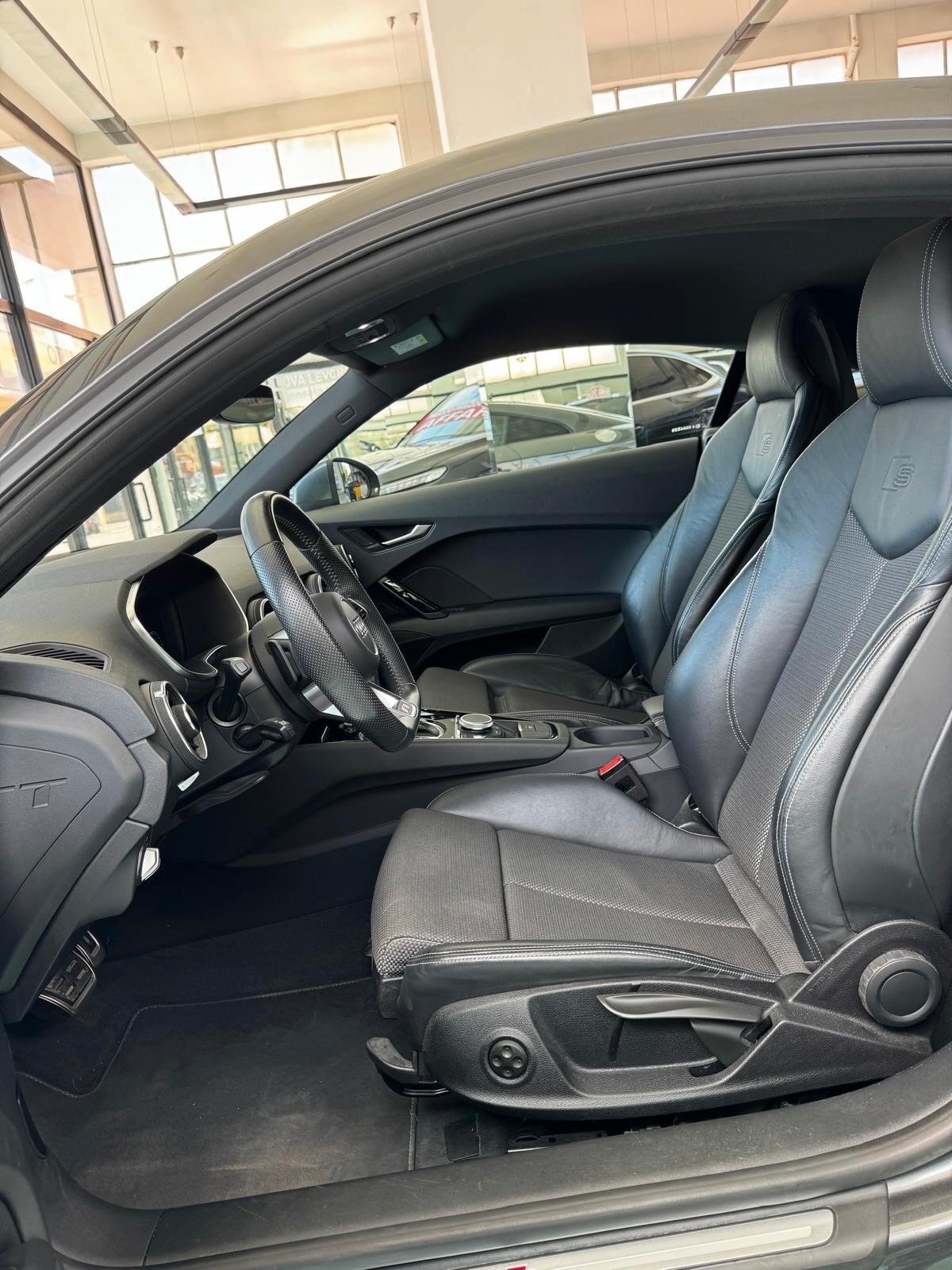 Audi TT Coupé 40 TFSI S tronic Sline