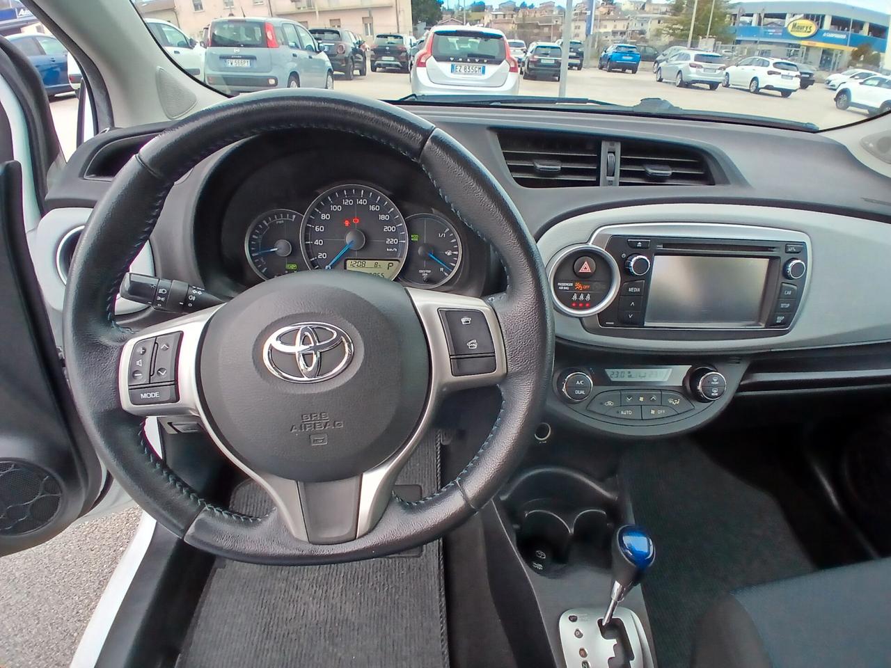 TOYOTA YARIS 1.5 HYBRID 5P LOUNGE BENZINA AUTO