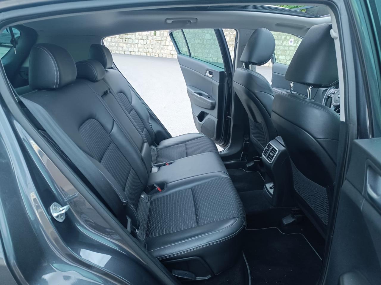 Kia Sportage 1.7 CRDI VGT 2WD high tech