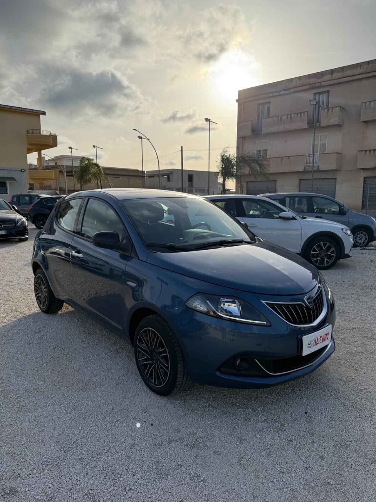 Lancia Ypsilon 1.0 FireFly 5 porte S&S Hybryd Gold