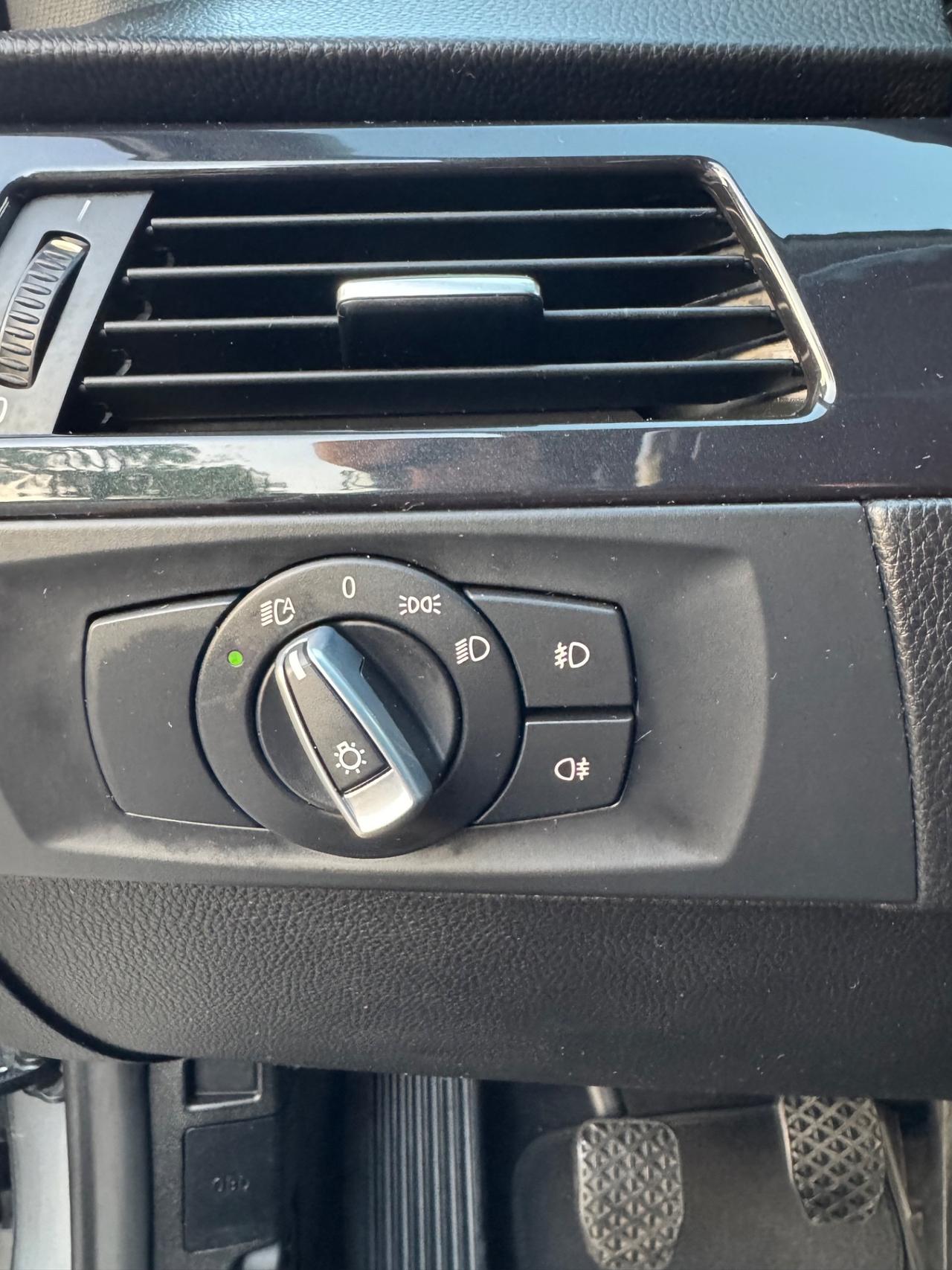 Bmw 320D INTERNI IN PELLE/NAVI/XENO