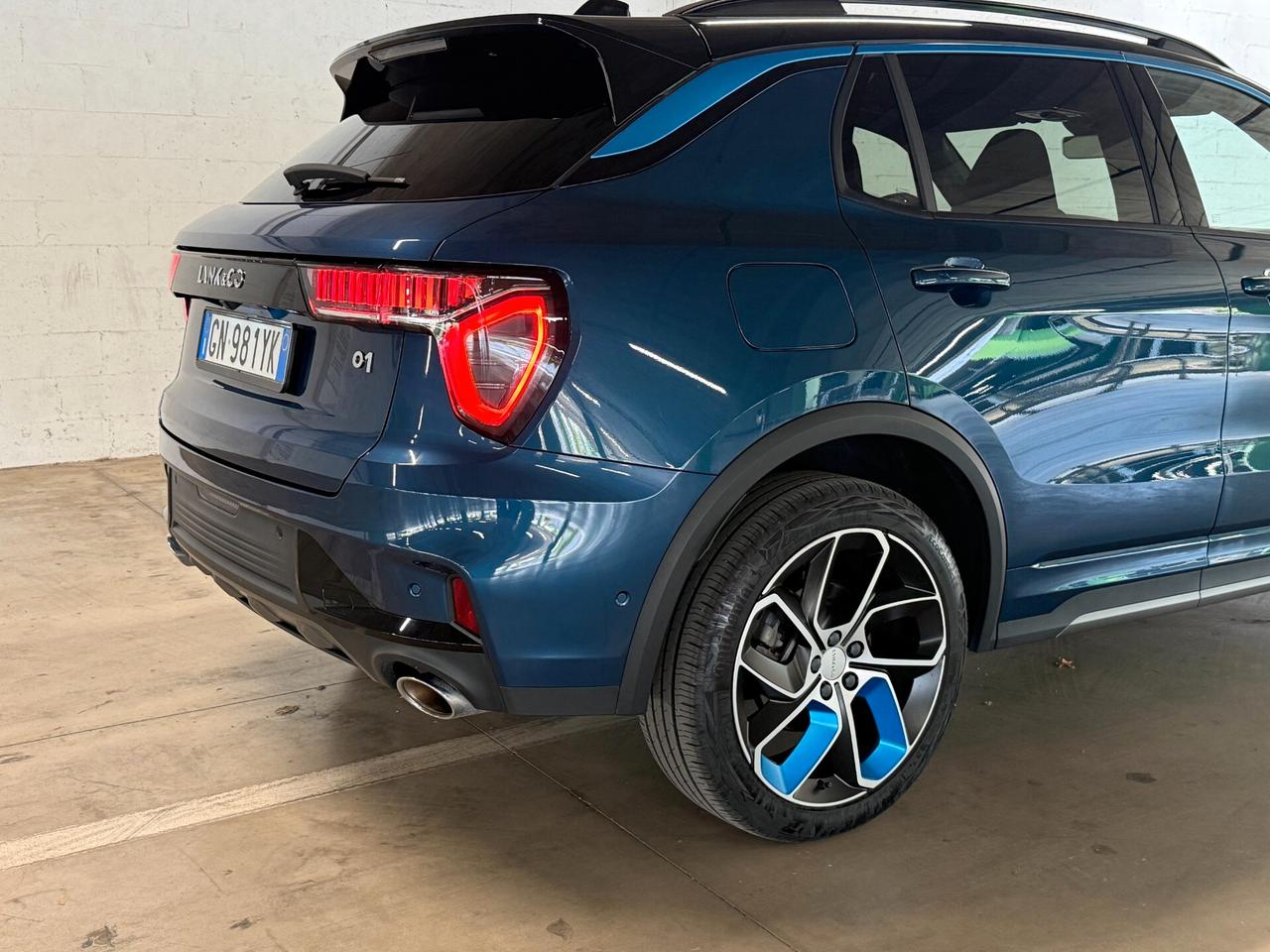 Lynk&co 01 PHEV More