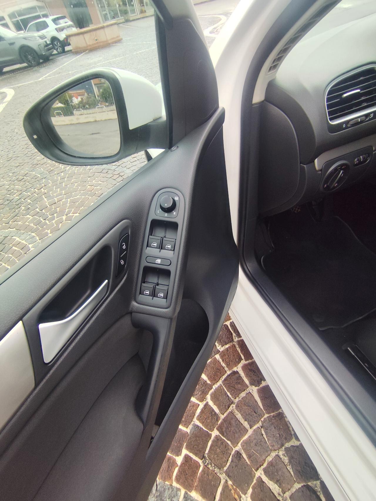 Volkswagen Golf 1.6 TDI DPF 5p. Highline