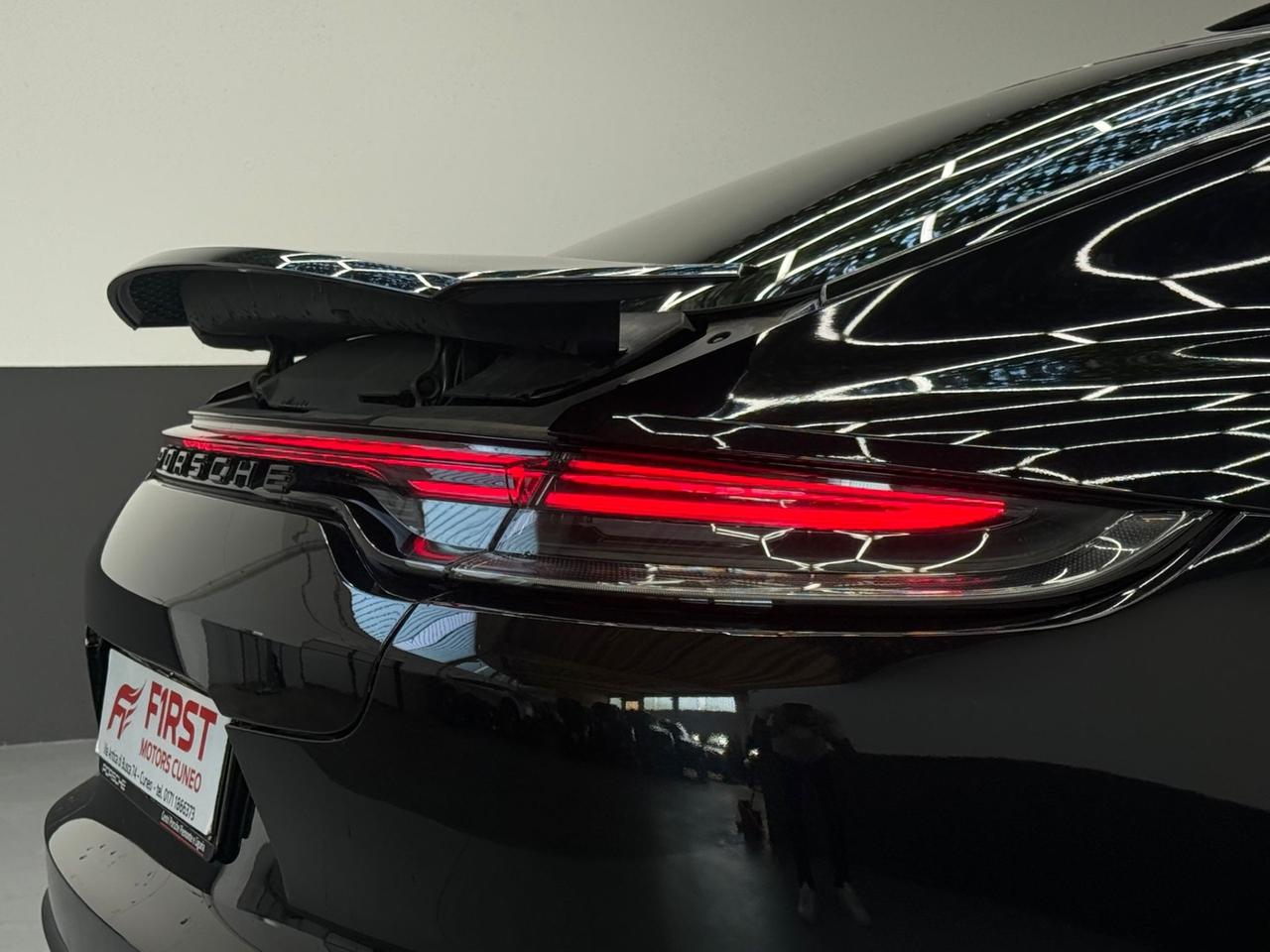 Porsche Panamera 4 PLATINUM EDITION