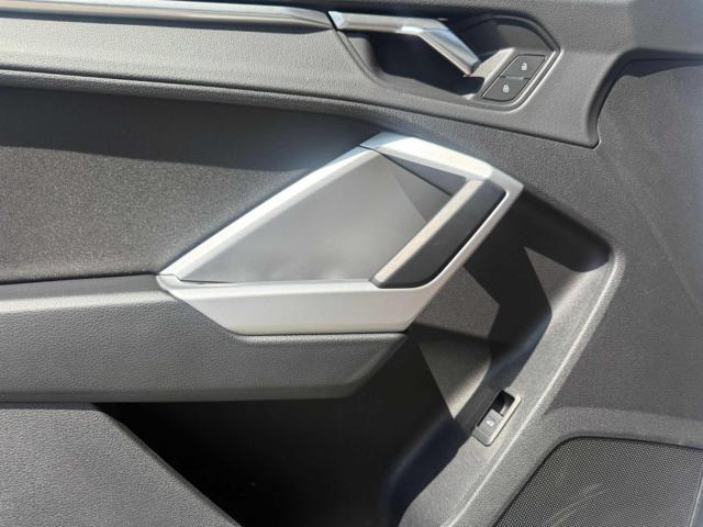 AUDI Q3 40 TDI quattro S tronic Business Pluss