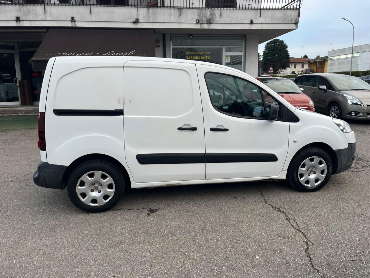 Peugeot Partner Autocarro/la portata:616KG/Euro5B con FAP/3Posti e 4Porte/