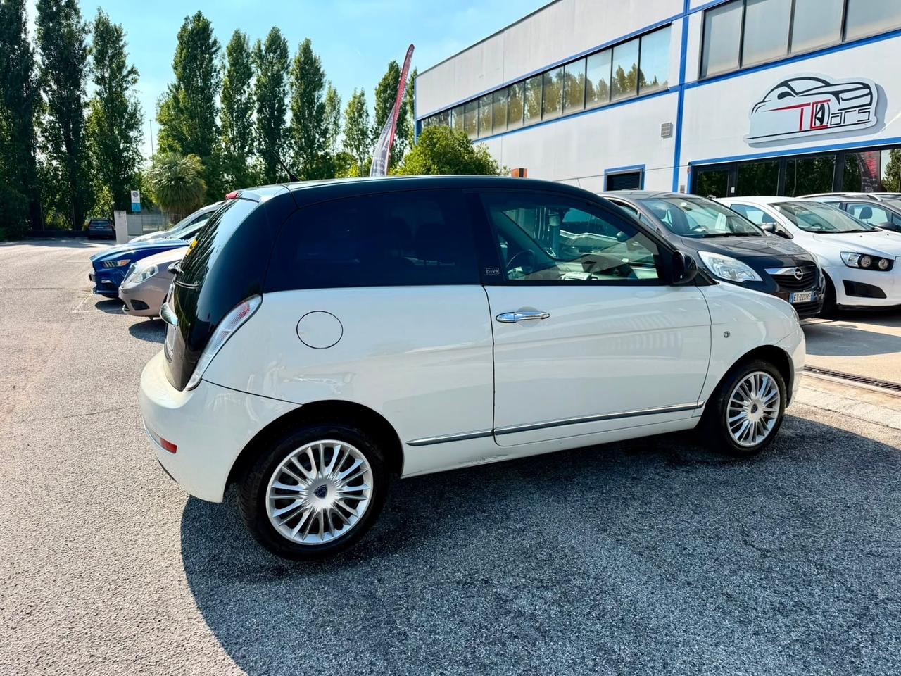 LANCIA YPSILON 1.2 BENZINA - NEOPATENTE