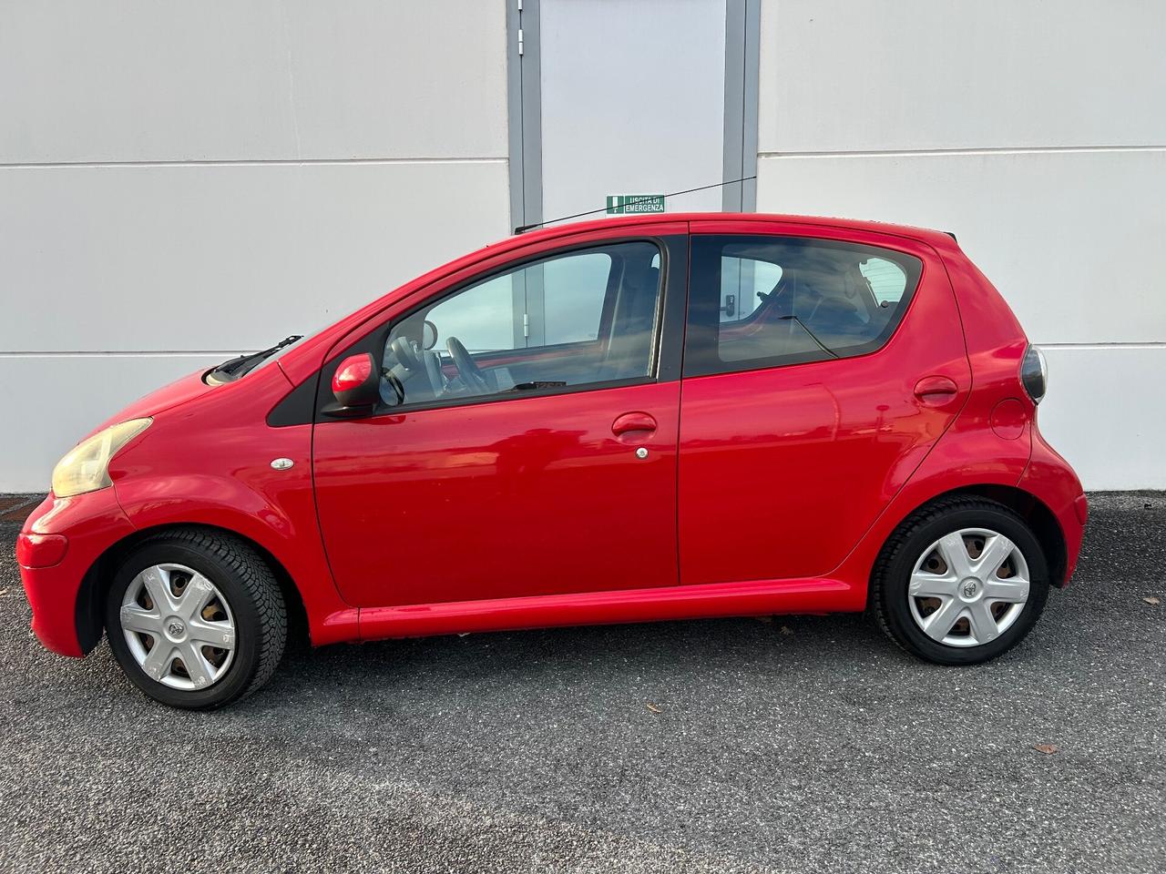 Toyota Aygo 1.0 12V VVT-i 5 porte Sol Connect automatica