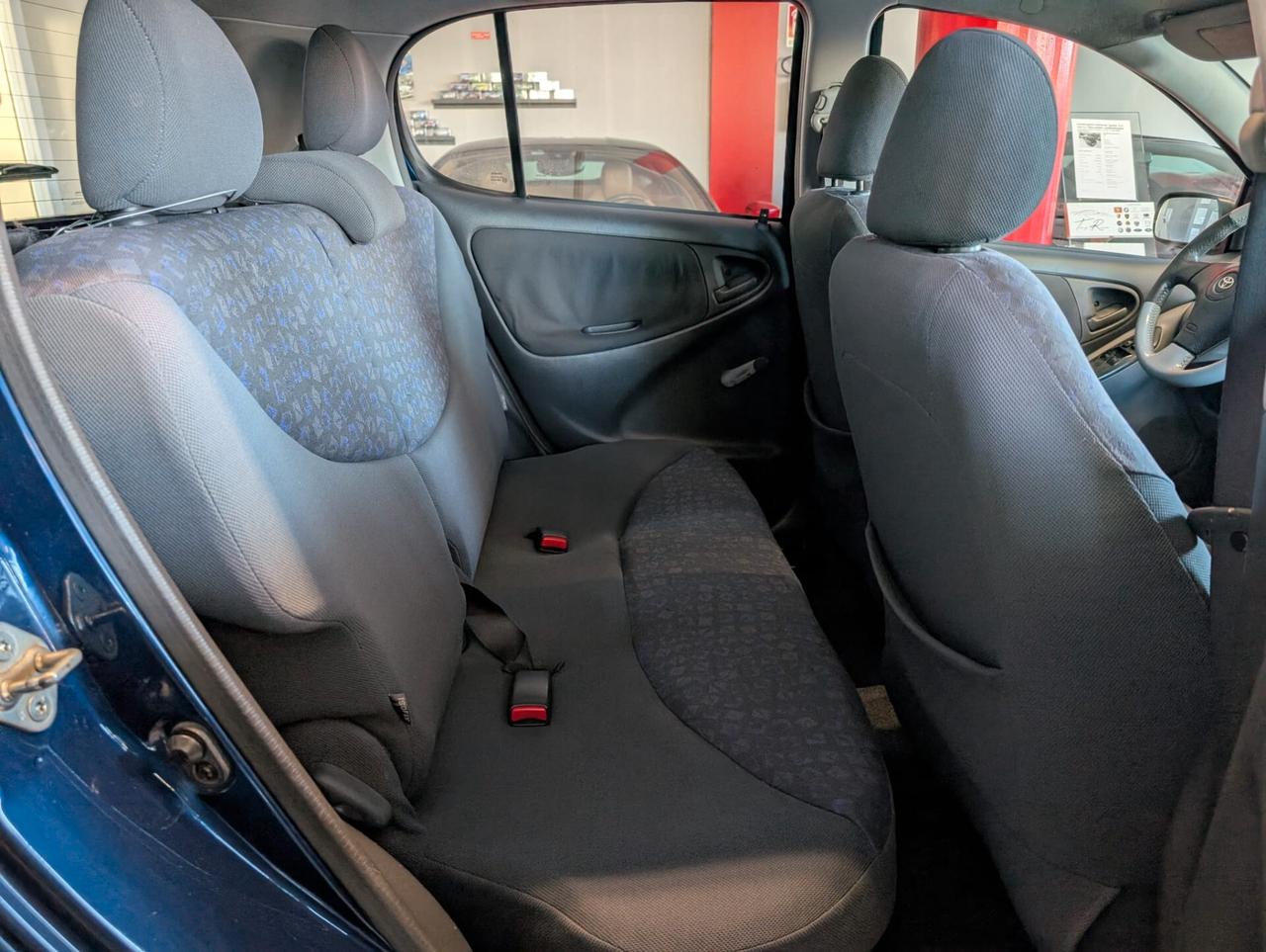 Toyota Yaris 1.0i 16V cat 5 porte Sol