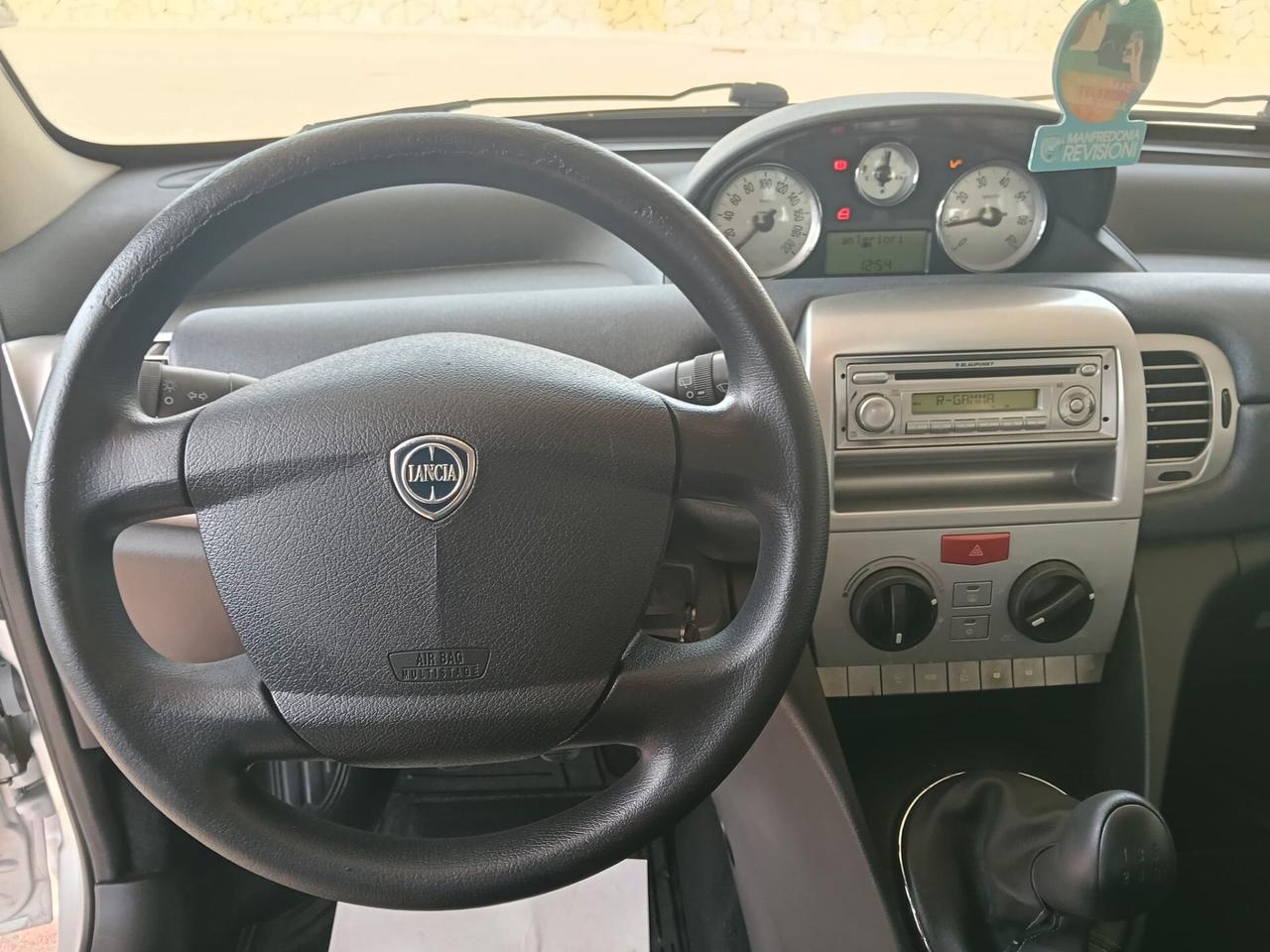 Lancia Ypsilon 1.3 MJT 75 CV Argento