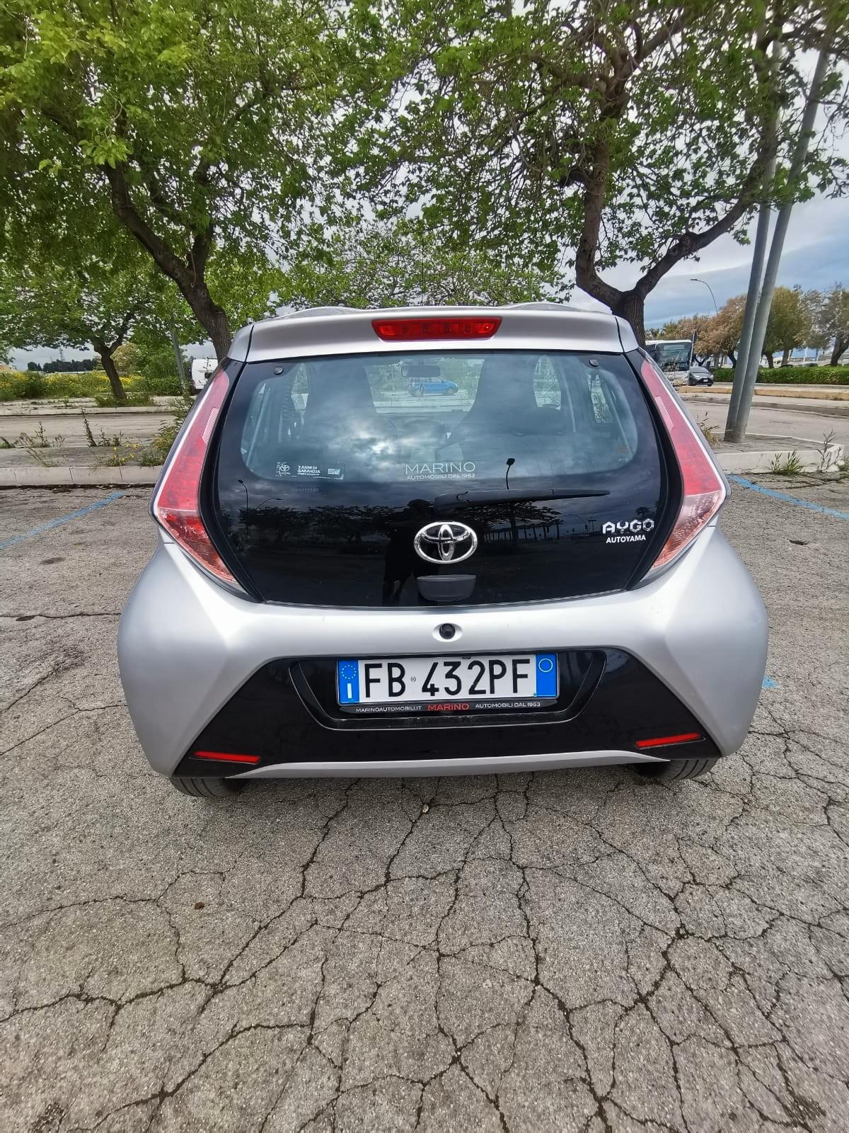Toyota Aygo 1.0 VVT-i 69 CV 5P. x-wave 2015