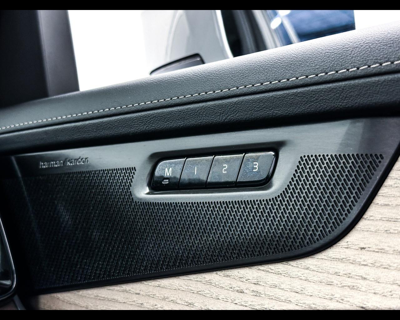 VOLVO XC90 B5 AWD automatico 7 posti Plus Bright