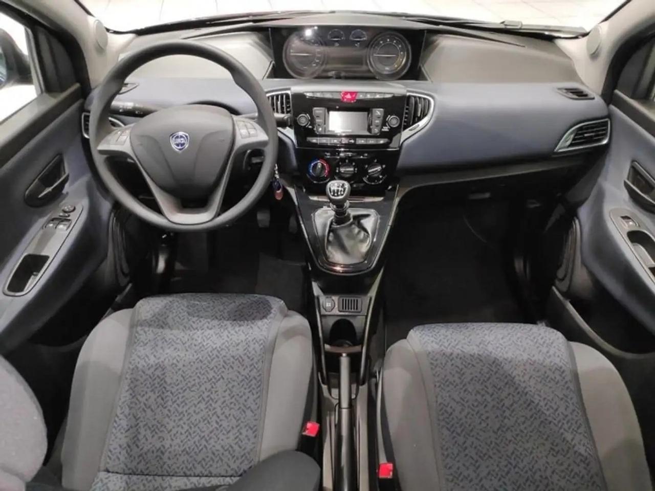 Lancia Ypsilon 1.2 69 CV 5 porte Gold Ok Neopatentati