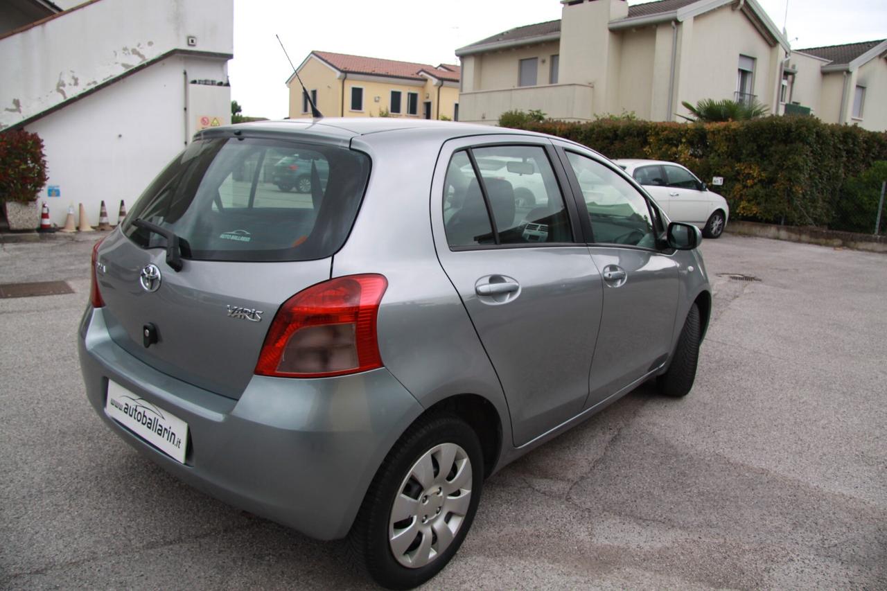 Toyota Yaris 1.0 5 porte
