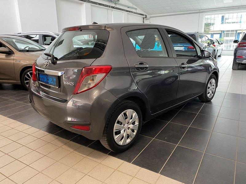 Toyota Yaris Yaris 1.0 5 porte Lounge - OK NEOPATENTATI - CATENA DI DISTR - GOMME 4 STAG