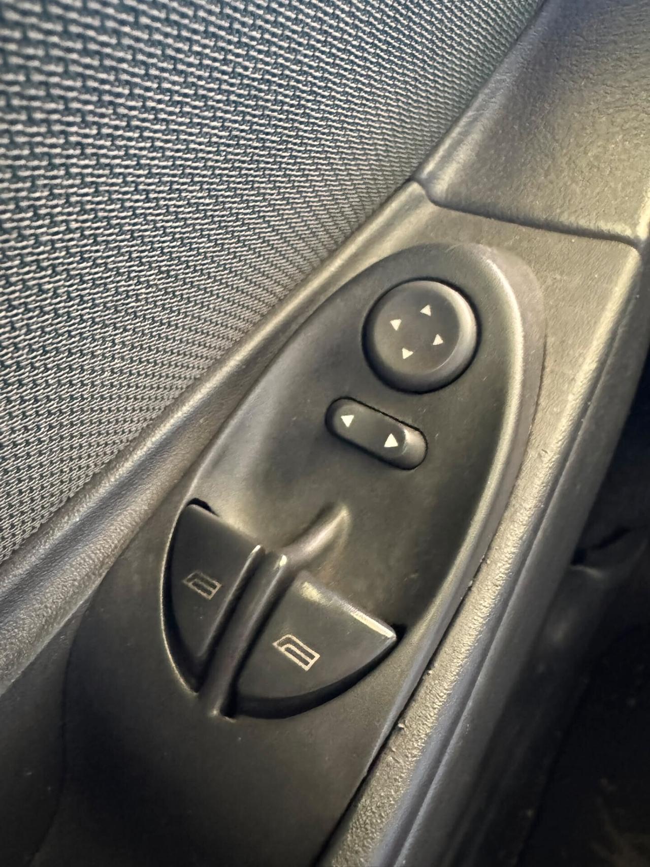 LANCIA Y 1.2i 16V CAT LS
