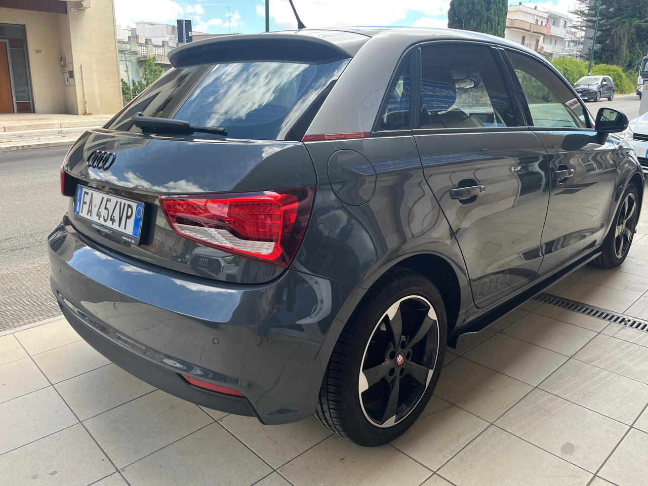 Audi A1 SPB 1.4 TDI S-Line 5 Posti
