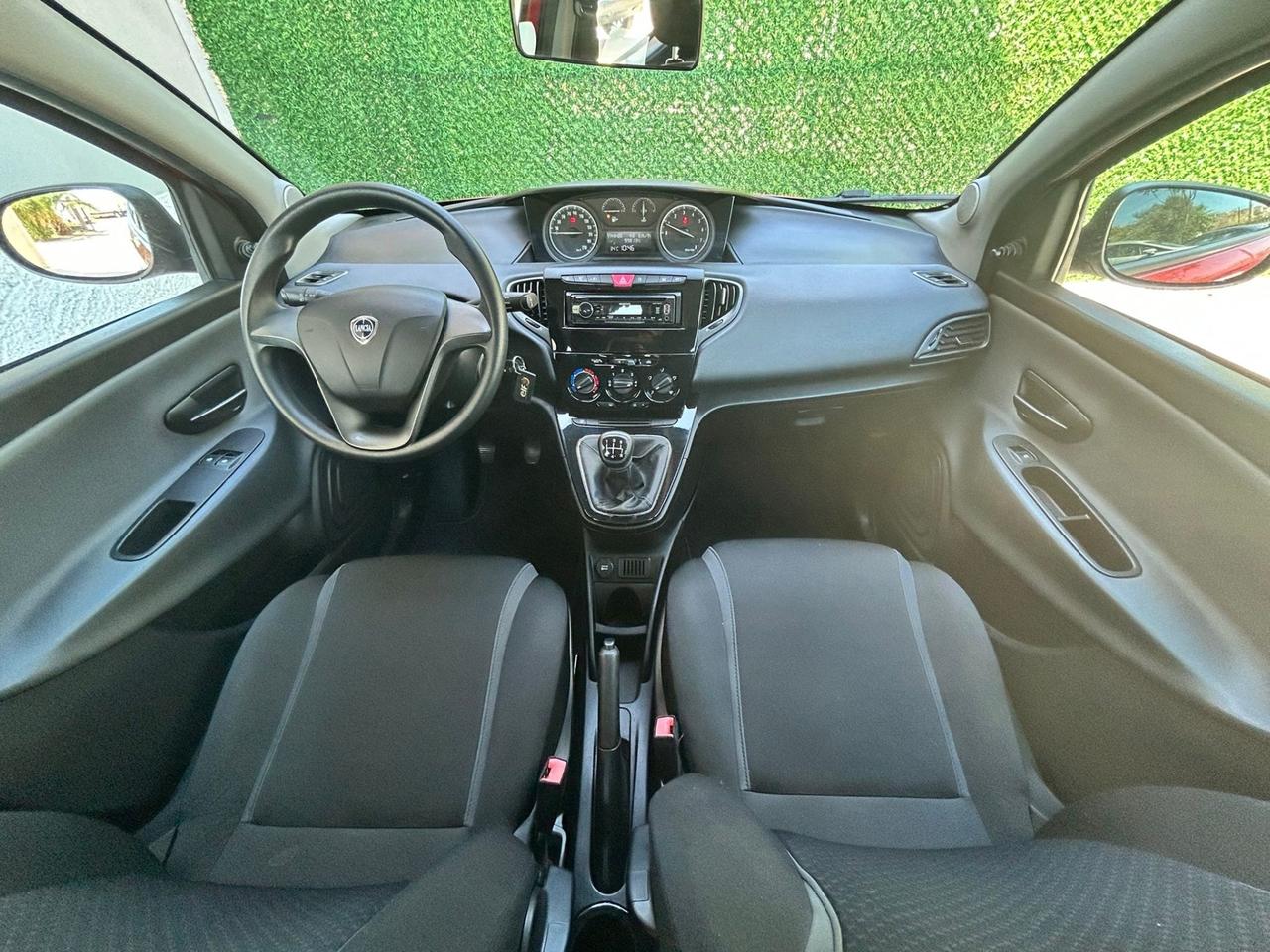 Lancia Ypsilon 1.2 69 CV 5 porte Silver