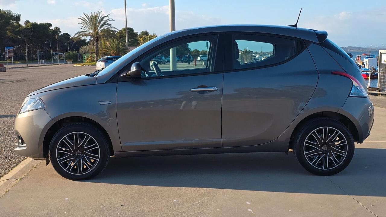 Lancia Ypsilon 1.0 FireFly 5 porte S&S Hybrid Gold