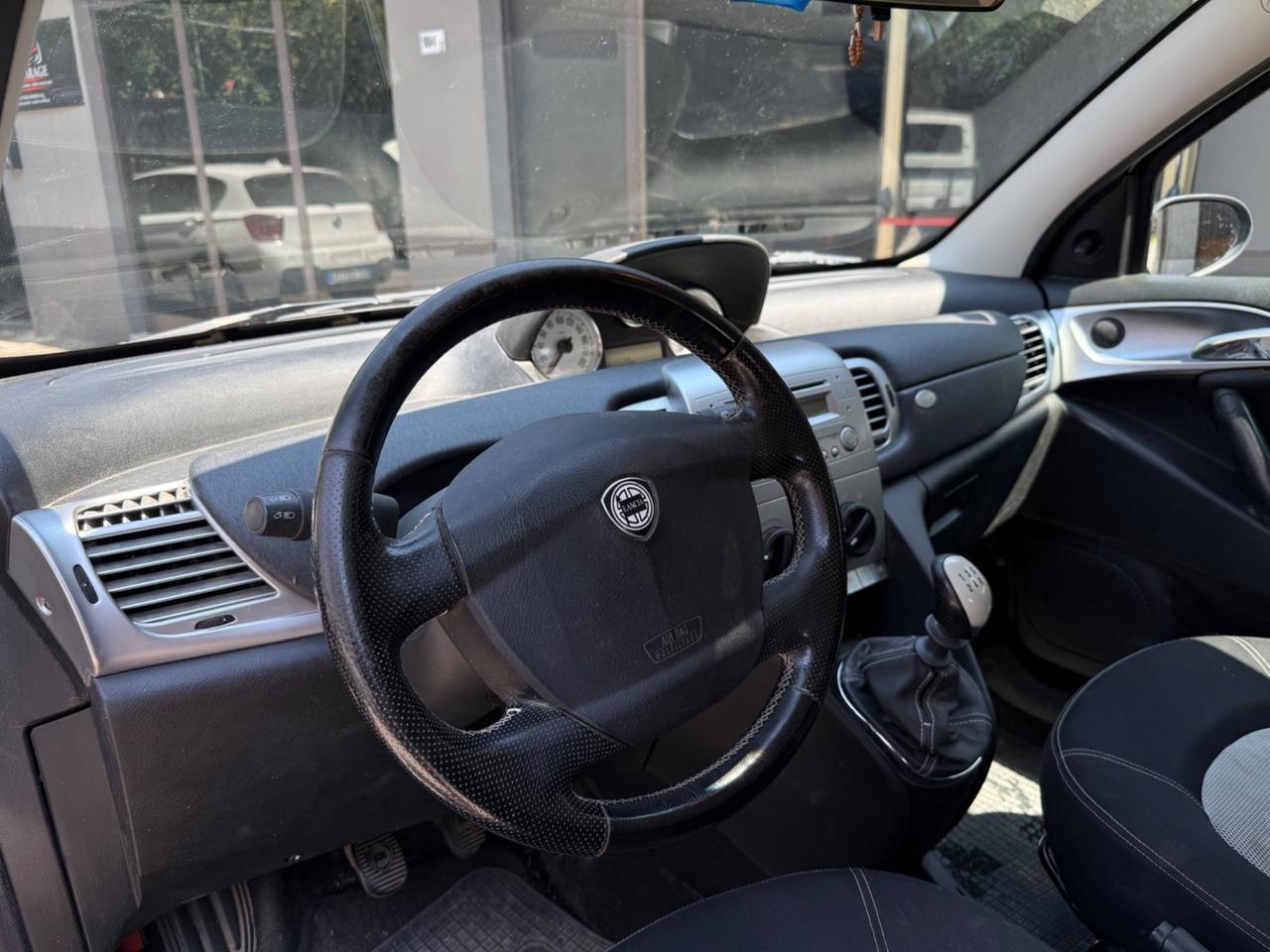 Lancia Ypsilon 1.2 16V Momo Design