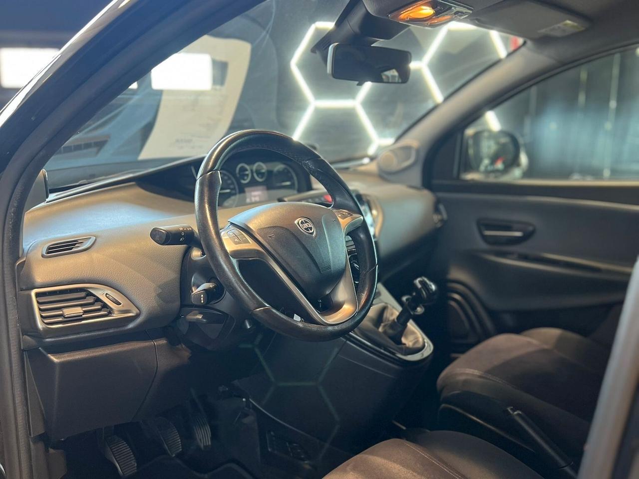 Lancia Ypsilon 1.2 69 CV 5 porte Gold
