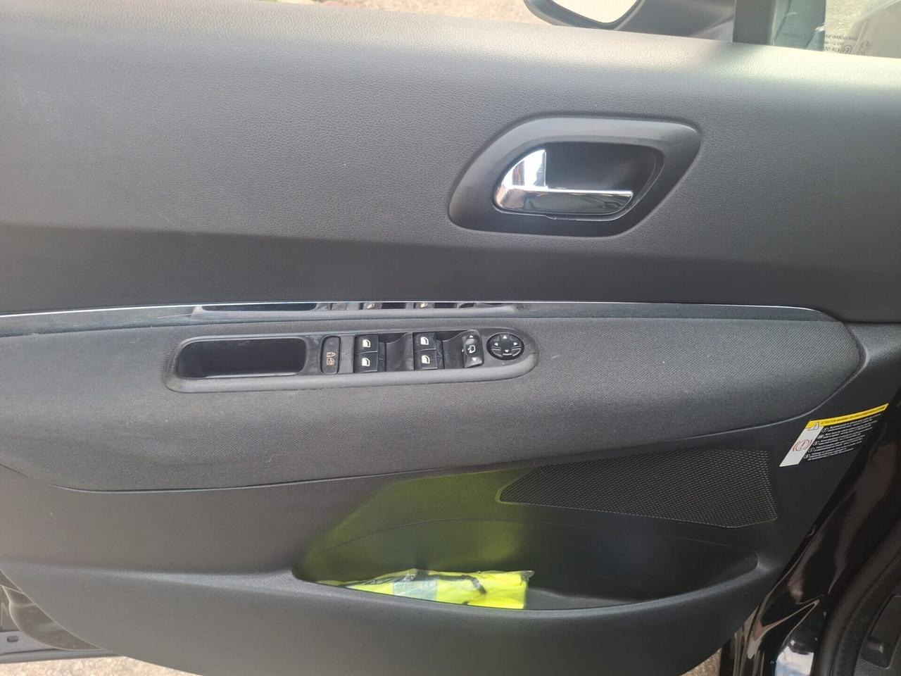 Peugeot 5008 1.6 HDi 115CV Allure 7 POSTI