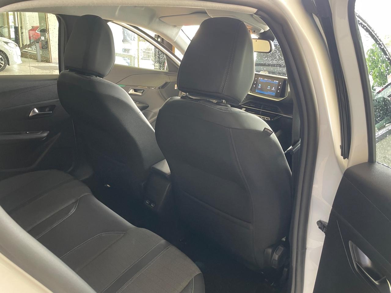 Peugeot 208 PureTech 100 EAT8 5 porte Allure Pack - Nessun vincolo -