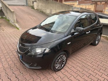 Lancia Ypsilon 1.0 Firefly Hybrid Gold PERFETTA!!!