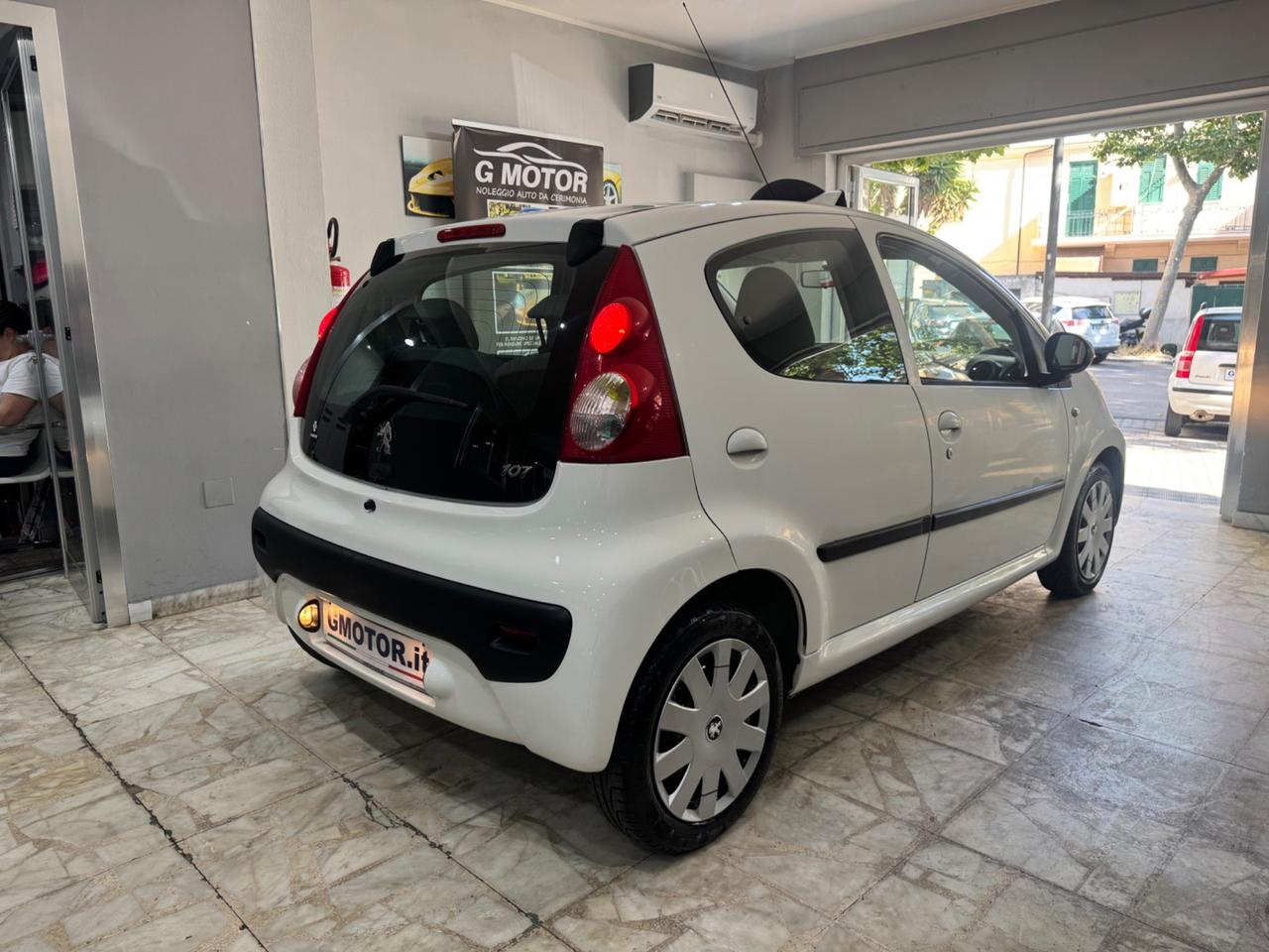 Peugeot 107 1.0 68CV 5p. Sweet Years 2Tronic