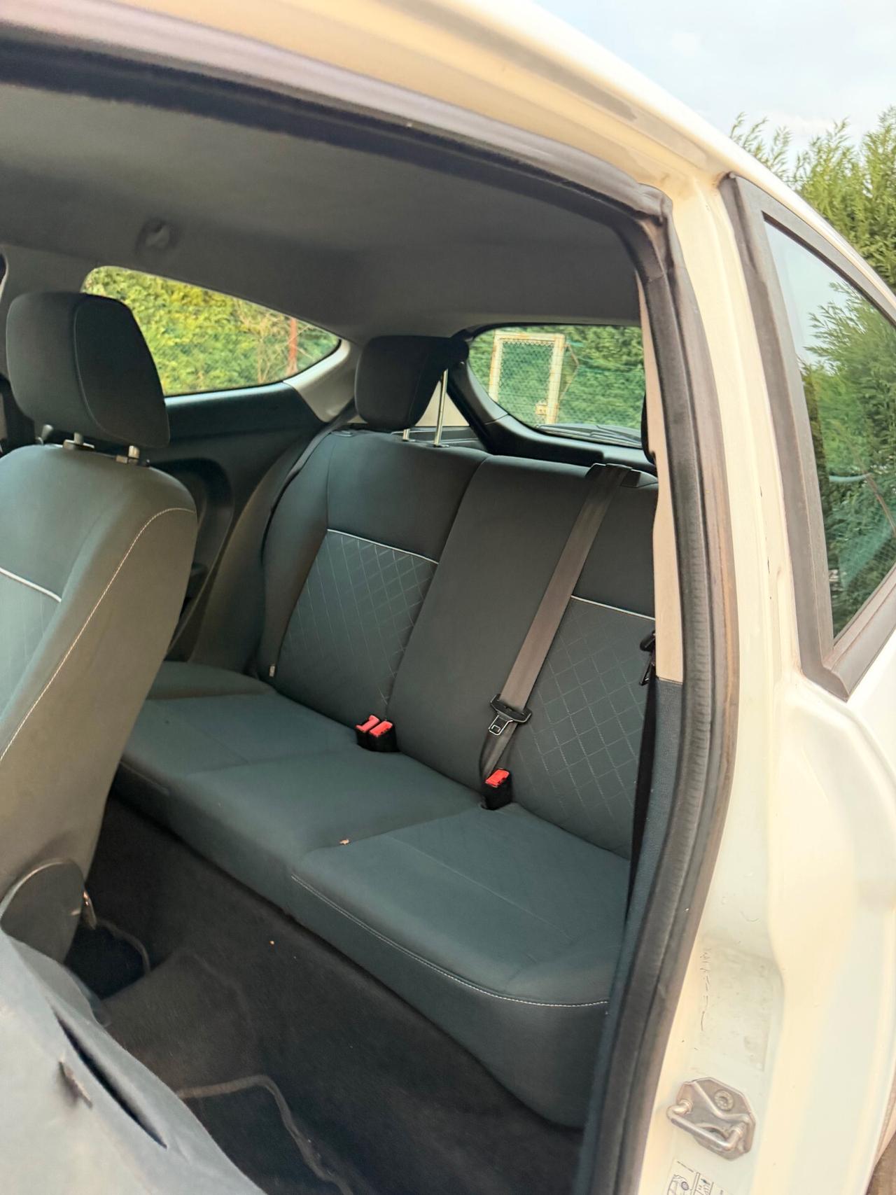 Ford Fiesta 1.4 tdci - NEOPATENTATI - 12 MESI DI GARANZIA -