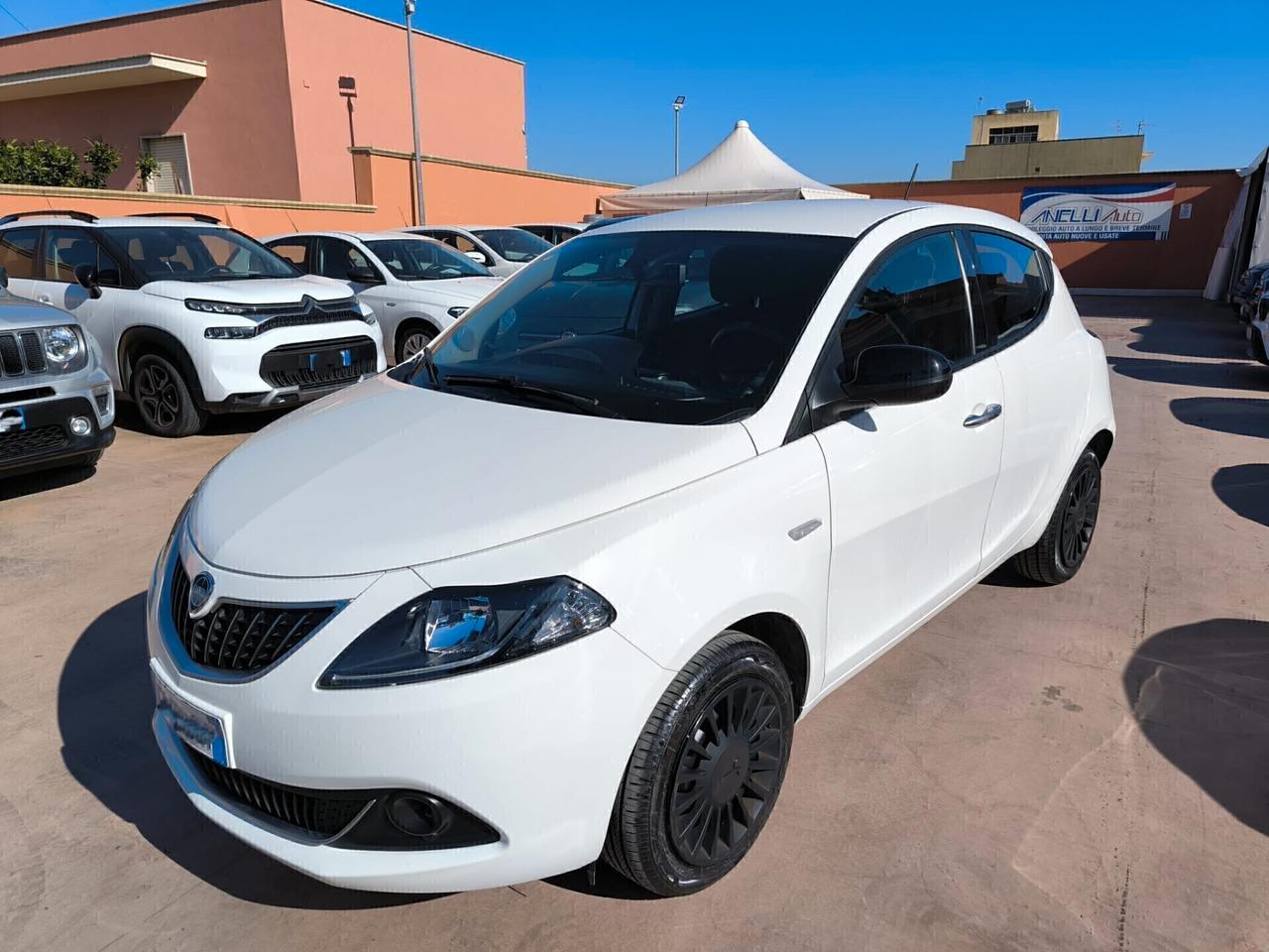 Lancia Ypsilon 1.0 FireFly 5 porte S&S Hybrid Ecochic Silver