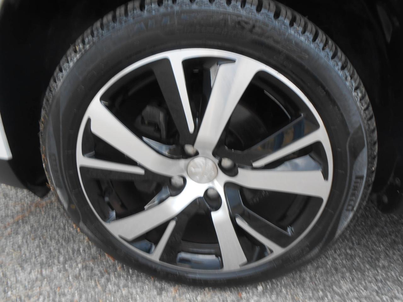 Peugeot 2008 1.6 e-HDi 115 CV Stop&Start Allure