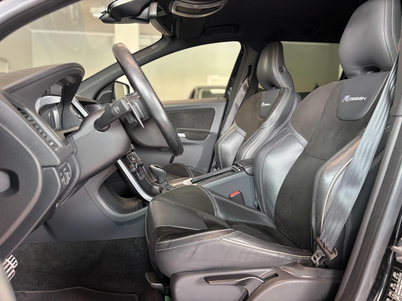 Volvo XC60 2.0 d4 R-design Momentum *CINGHIA FATTA*EURO6